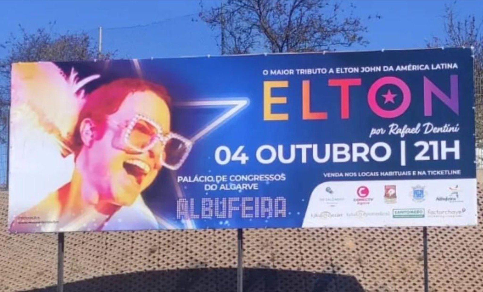 Outdoor do espetáculo ELTON por Rafael Dentini em Portugal