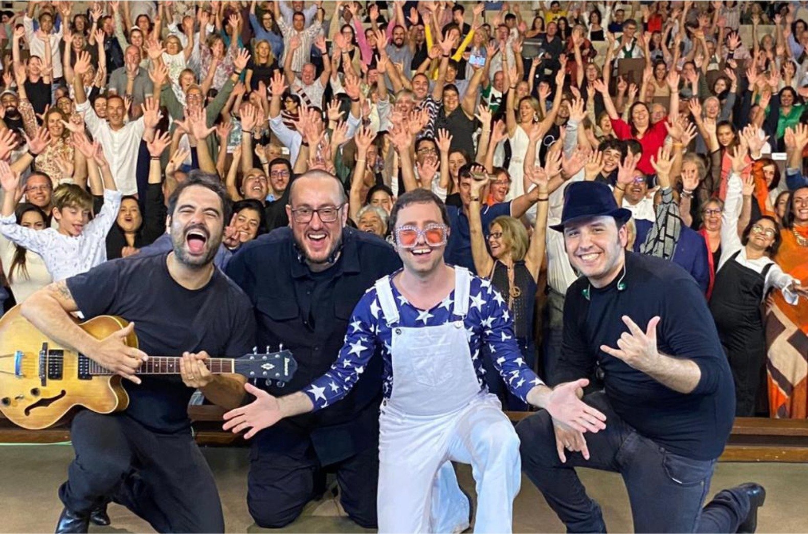 Rafael Dentini e banda com o público em Portugal